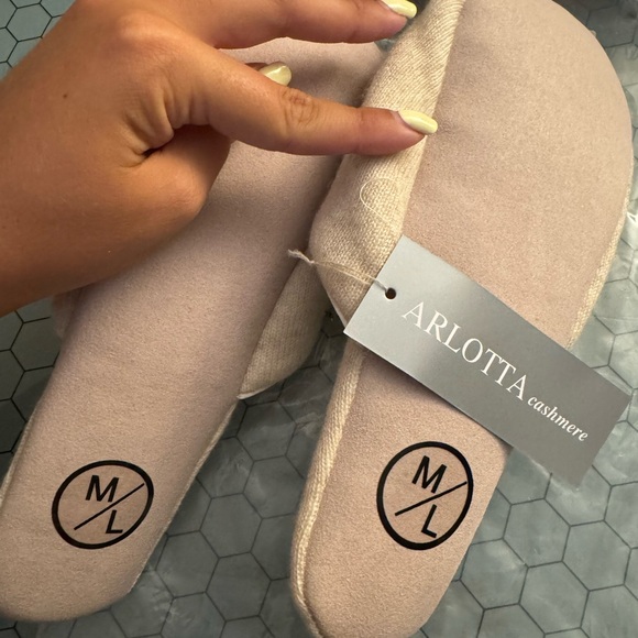 Chris Arlotta Cashmere luxury slippers M/L - Picture 4 of 7